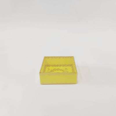 8x8x3 Altın Yaldızlı Sarı Kutu