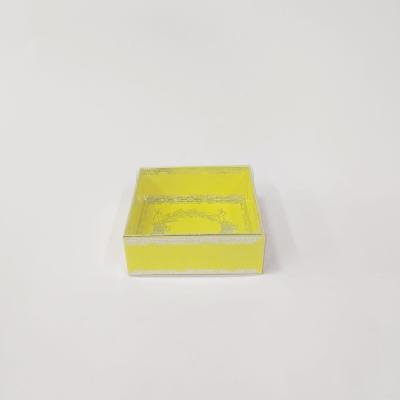 8x8x3 Gümüş Yaldızlı Sarı Kutu