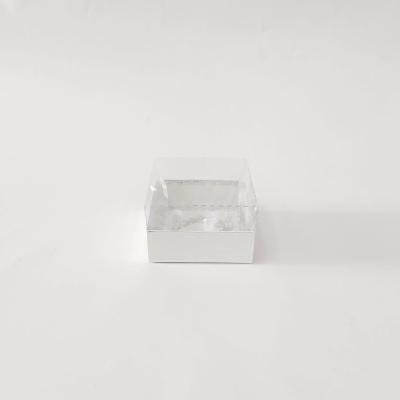 8x8x5 Gümüş Yaldızlı Beyaz Kutu