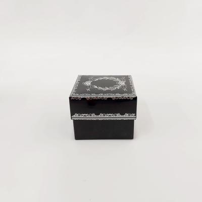 8x8x6 Gümüş Yaldızlı Siyah Kutu
