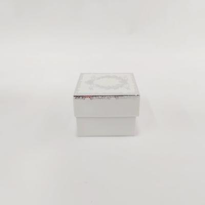 8x8x6 Gümüş Yaldızlı Beyaz Kutu